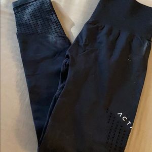 ACTA wear seamless perforated leggings